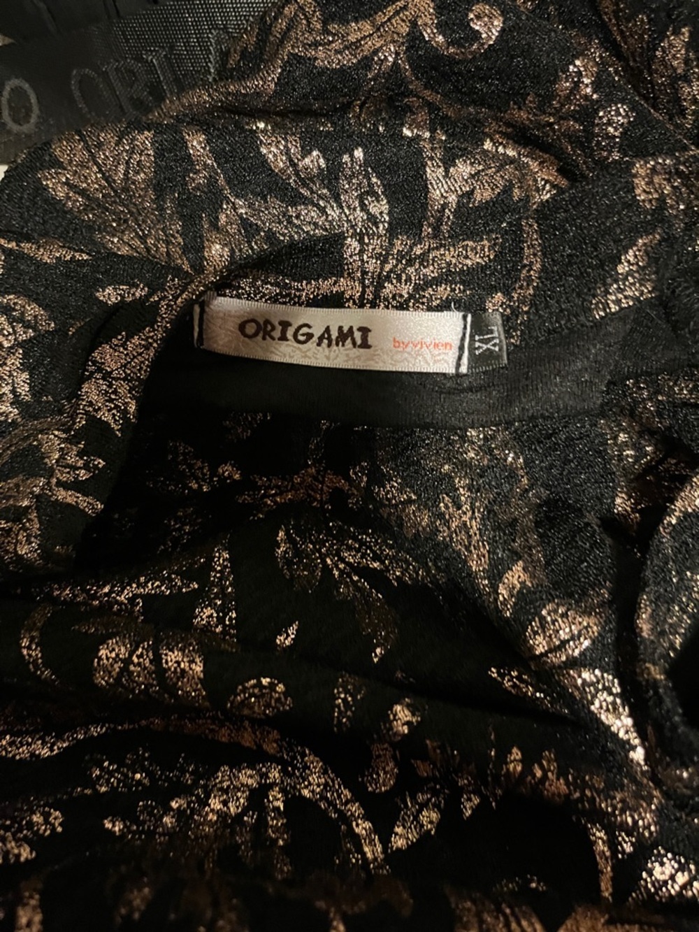 Origami XL Woven Metallic Floral-Pattern Top - Black & Gold - Picture 6 of 7